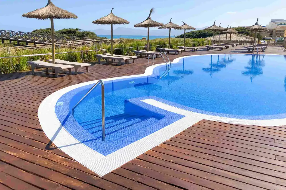 Pool am Strand